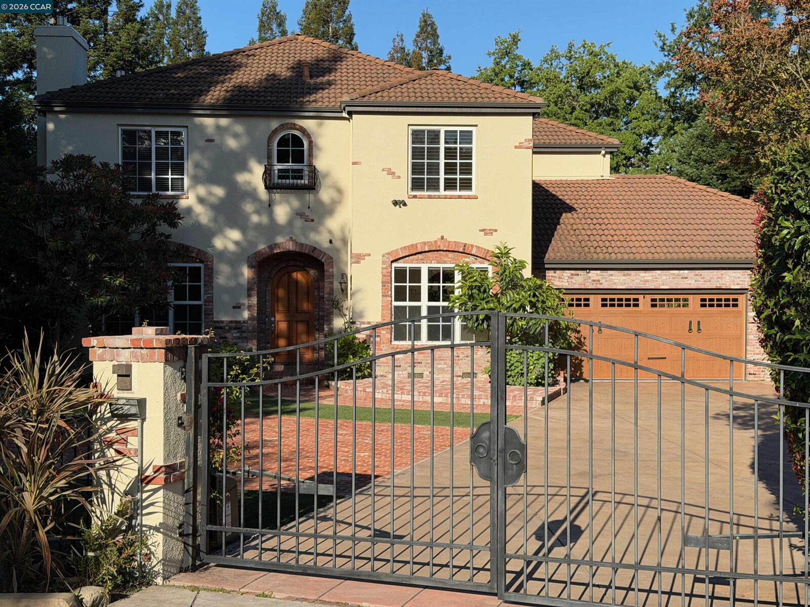 Property Photo:  4 Wing Set Pl  CA 94507 
