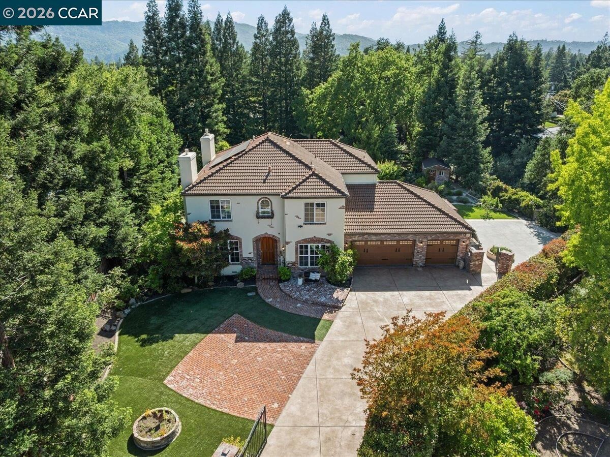 Property Photo:  4 Wing Set Pl  CA 94507 