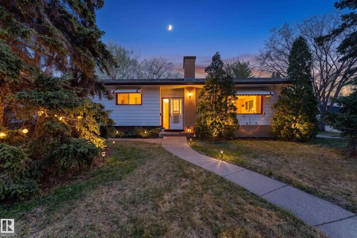 Property Photo:  3711 118 Street NW  AB T6J 1W8 