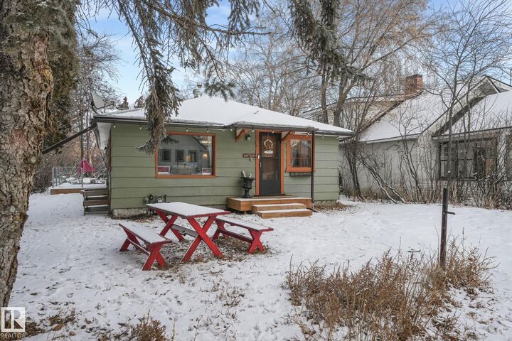 Property Photo:  5043 48 St  AB T4S 1C6 