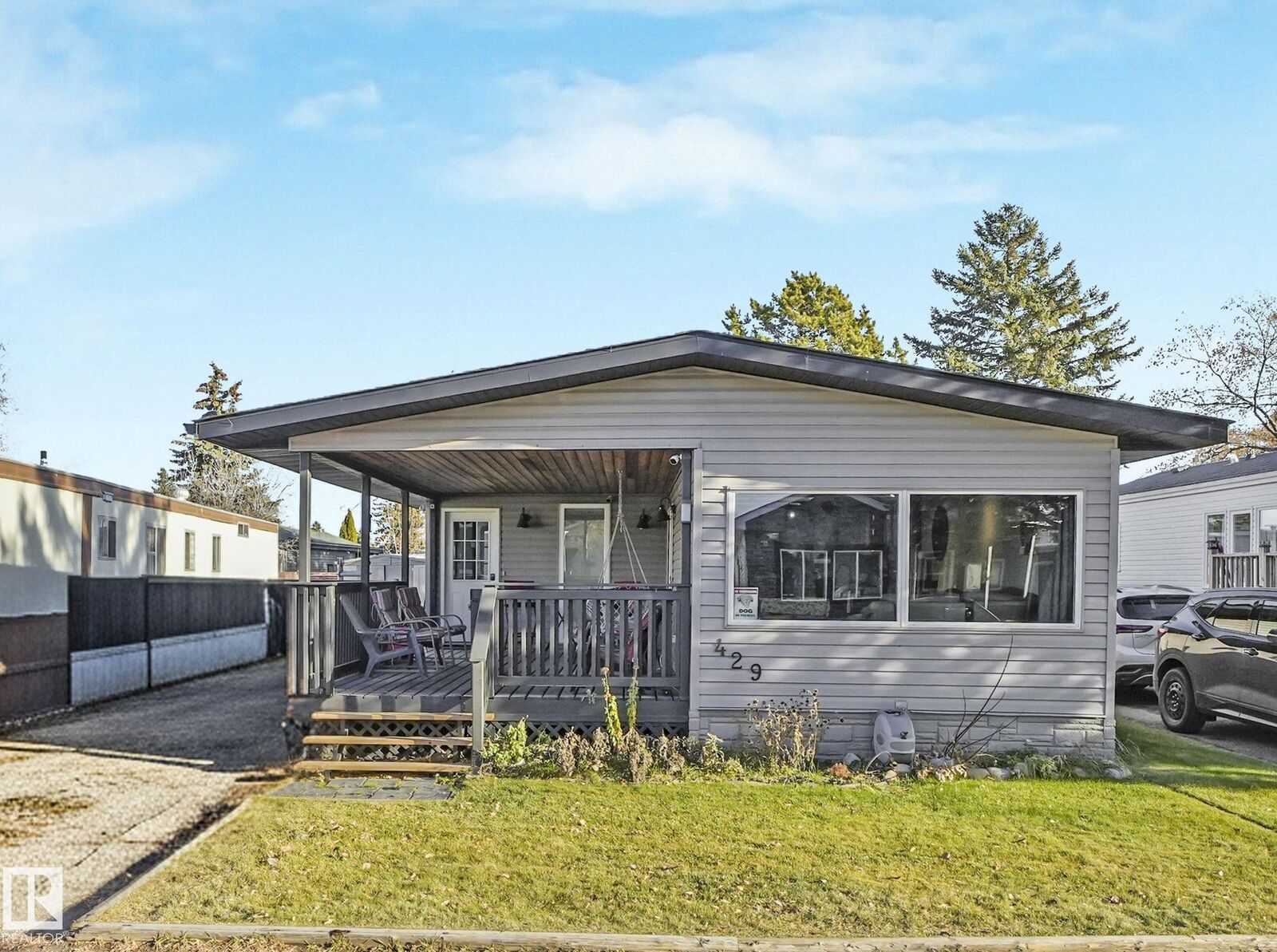 Property Photo:  429 Westview Close NW  AB T5S 1T5 
