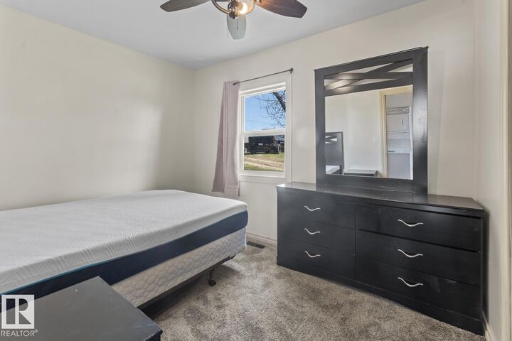 Property Photo:  818 11 Avenue  AB T9M 1J1 