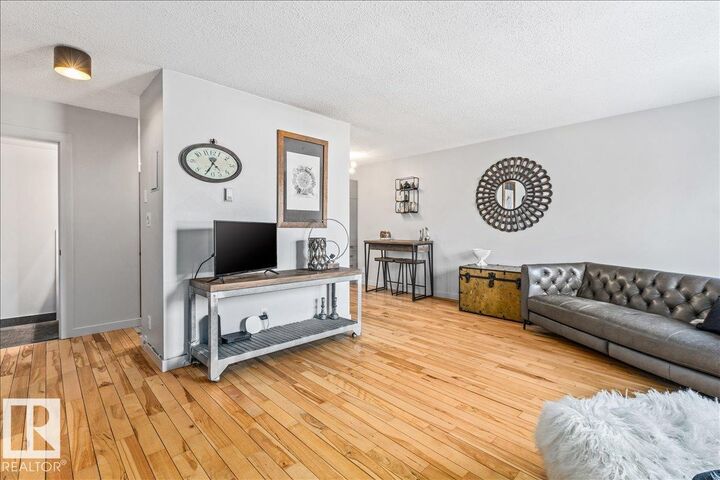 Photo de la propriété:  14222 91 Avenue NW  AB T5R 4Y4 