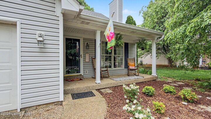 Property Photo:  4908 Oakbrook Dr  KY 40245 