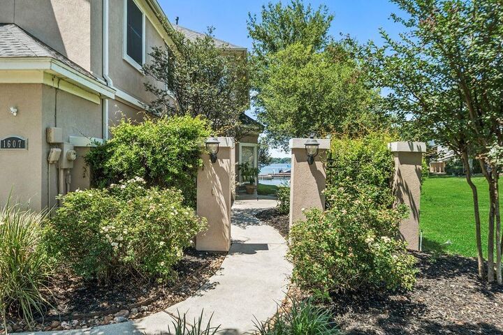 Property Photo:  1607 Schooner Point  TX 77318 