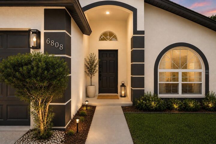 Property Photo:  6808 Yardley Oaks Court  FL 33625 