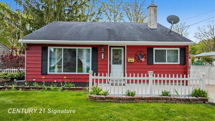 Property Photo:  328 Oak Street  MI 48458 