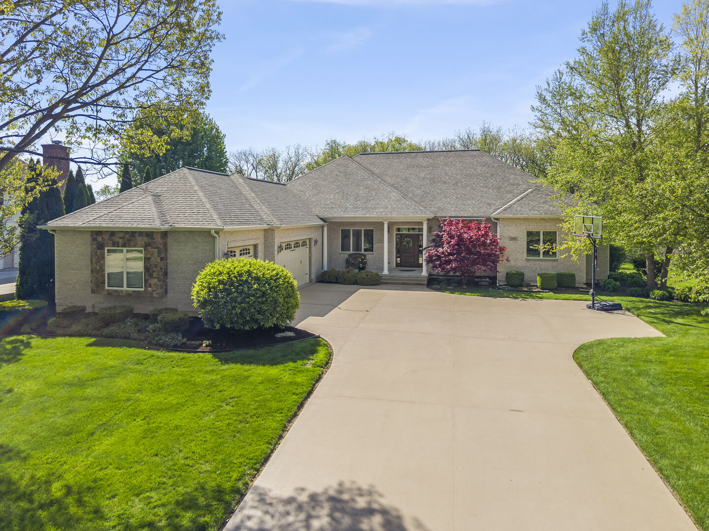 Property Photo:  