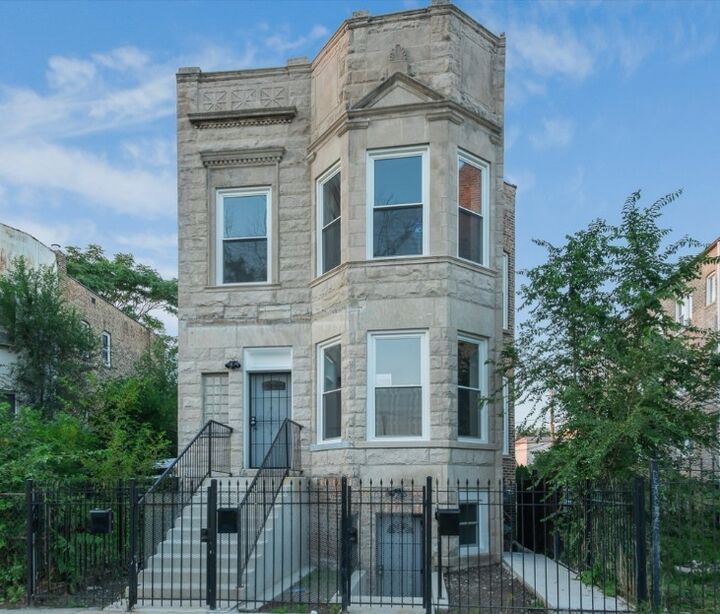 Property Photo:  4140 W Wilcox Street  IL 60624 