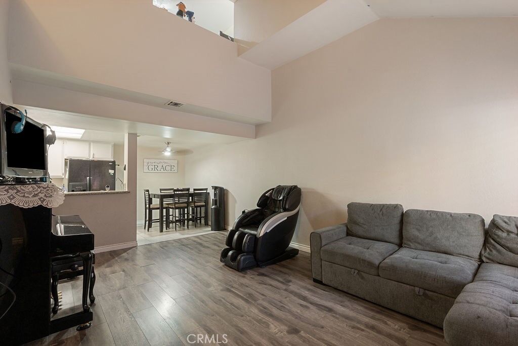 Property Photo:  435 W 9th  CA 91786 