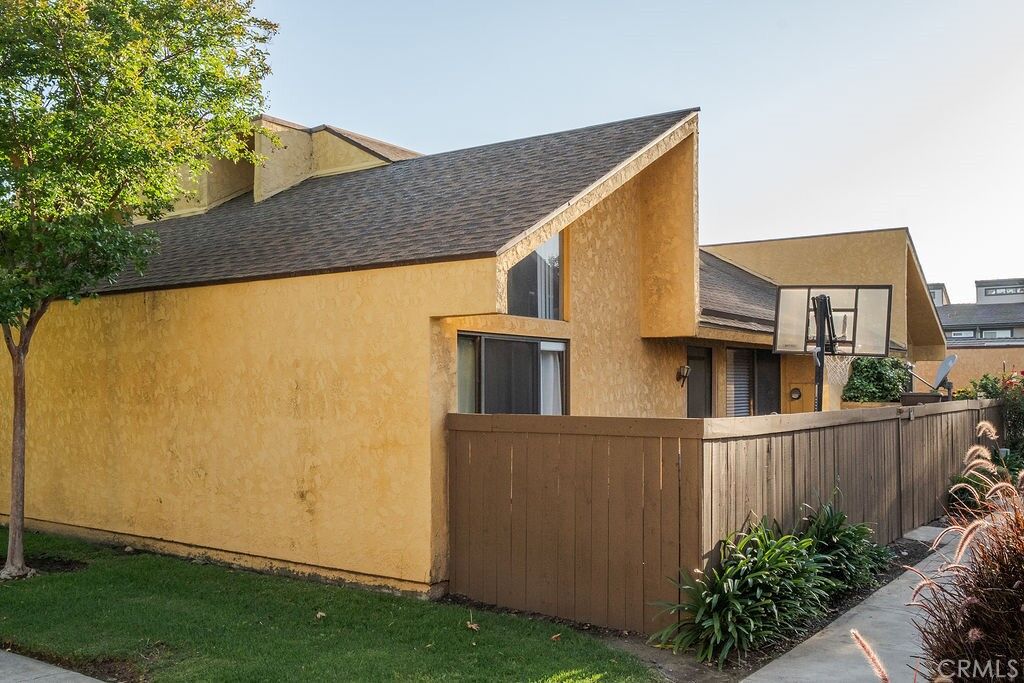 Property Photo:  435 W 9th D5  CA 91786 