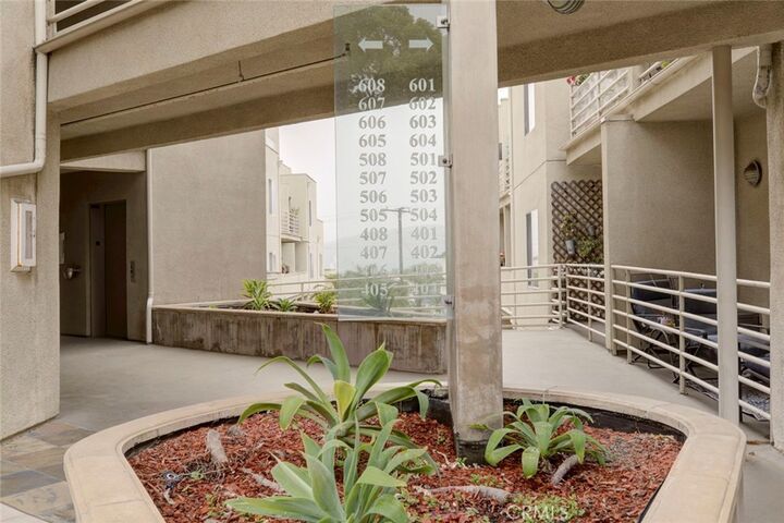Property Photo:  2900 Fairway Avenue 407  CA 91214 