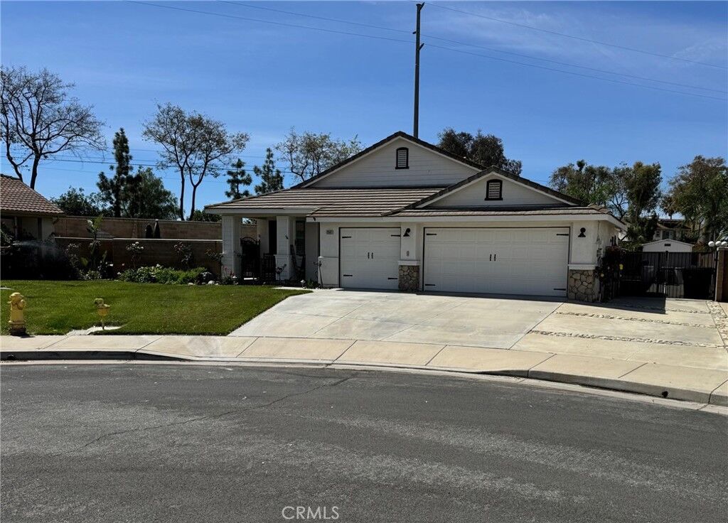 Property Photo: 12643 Dutch Court CA 92880