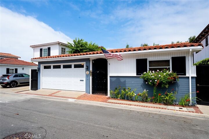 Property Photo:  129 Via Nice  CA 92663 