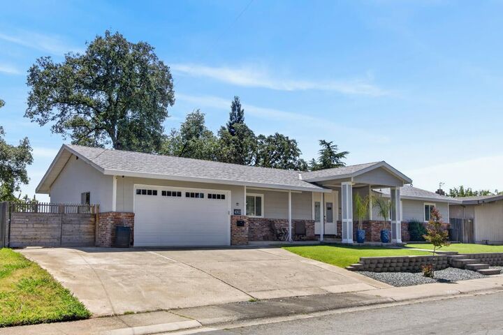 Property Photo: 4312 Vista De Lago Way CA 95628