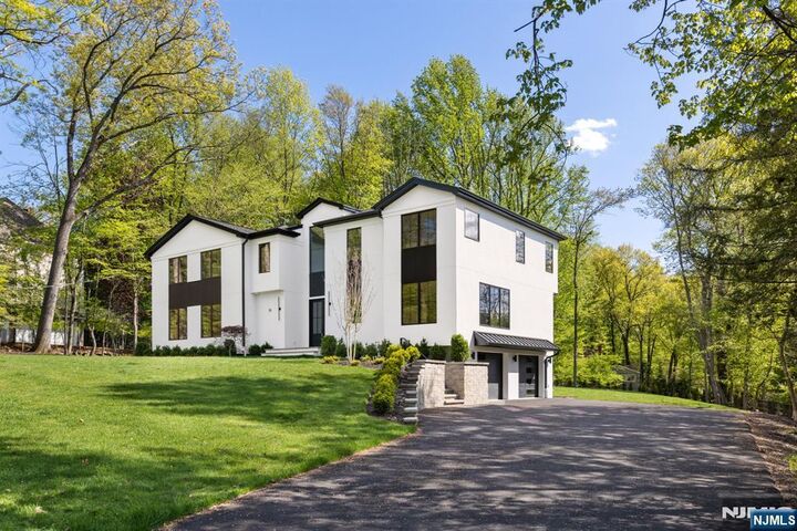 Property Photo:  36 Hampshire Hill Road  NJ 07458 
