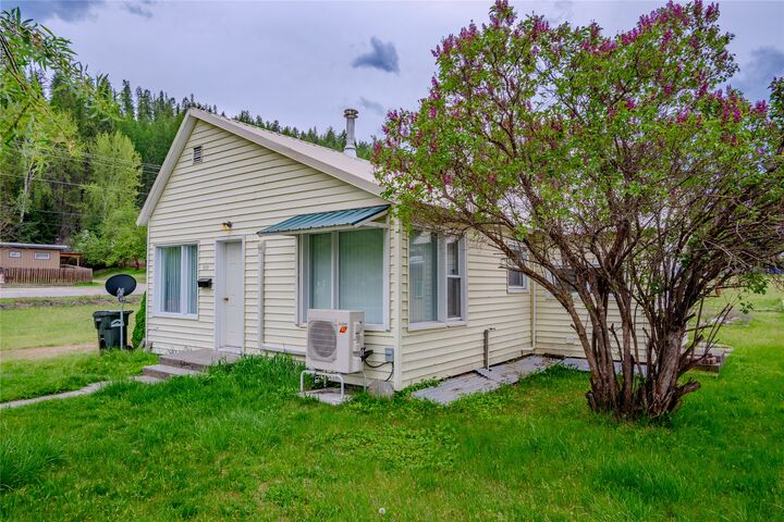 Property Photo:  1420 Montana Avenue  MT 59923 