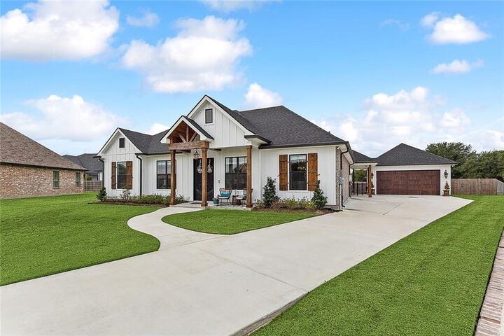 Property Photo:  107 Orchid Court  LA 70037 