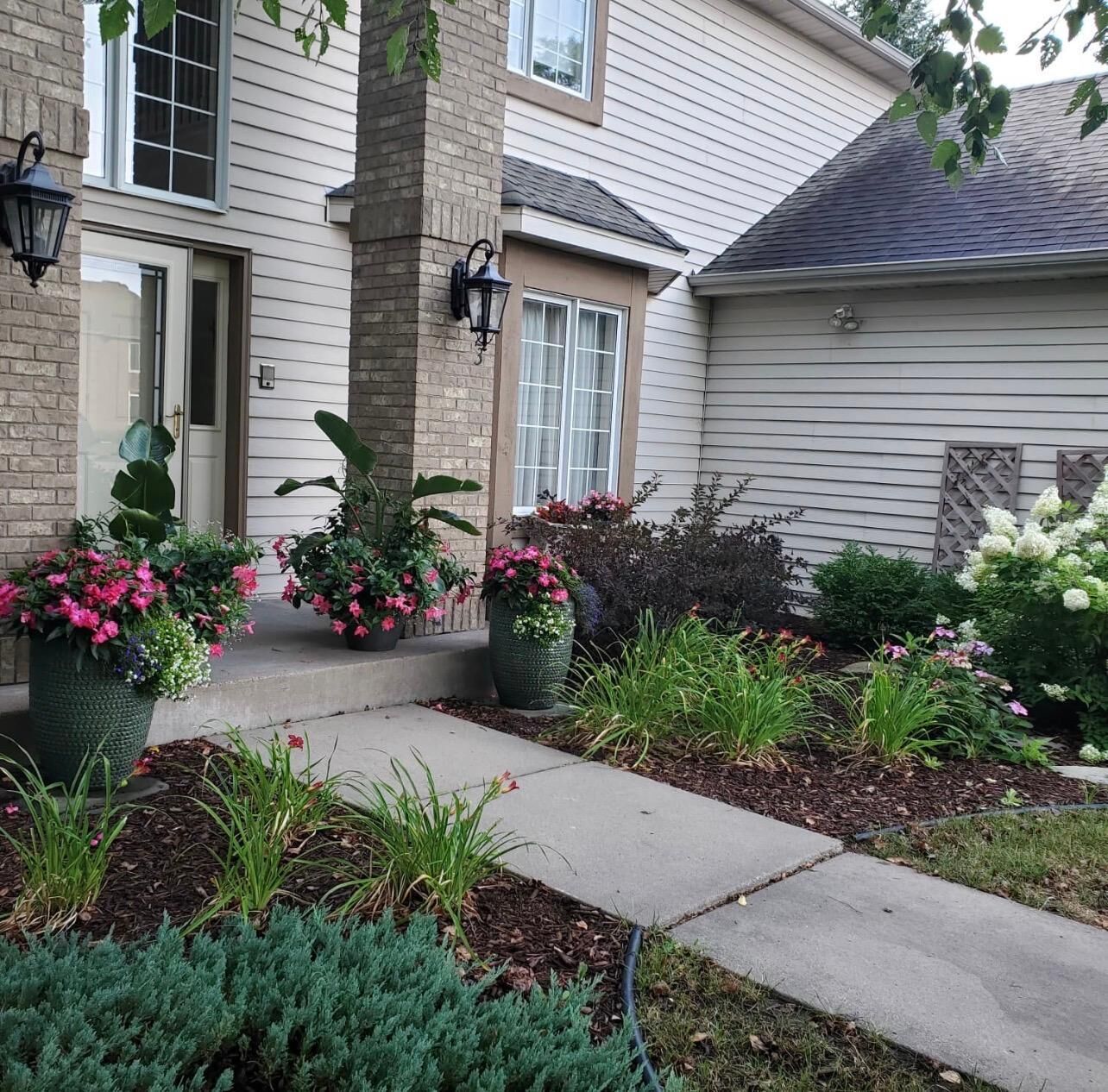 Property Photo:  8923 Highland Bay  MN 55125 