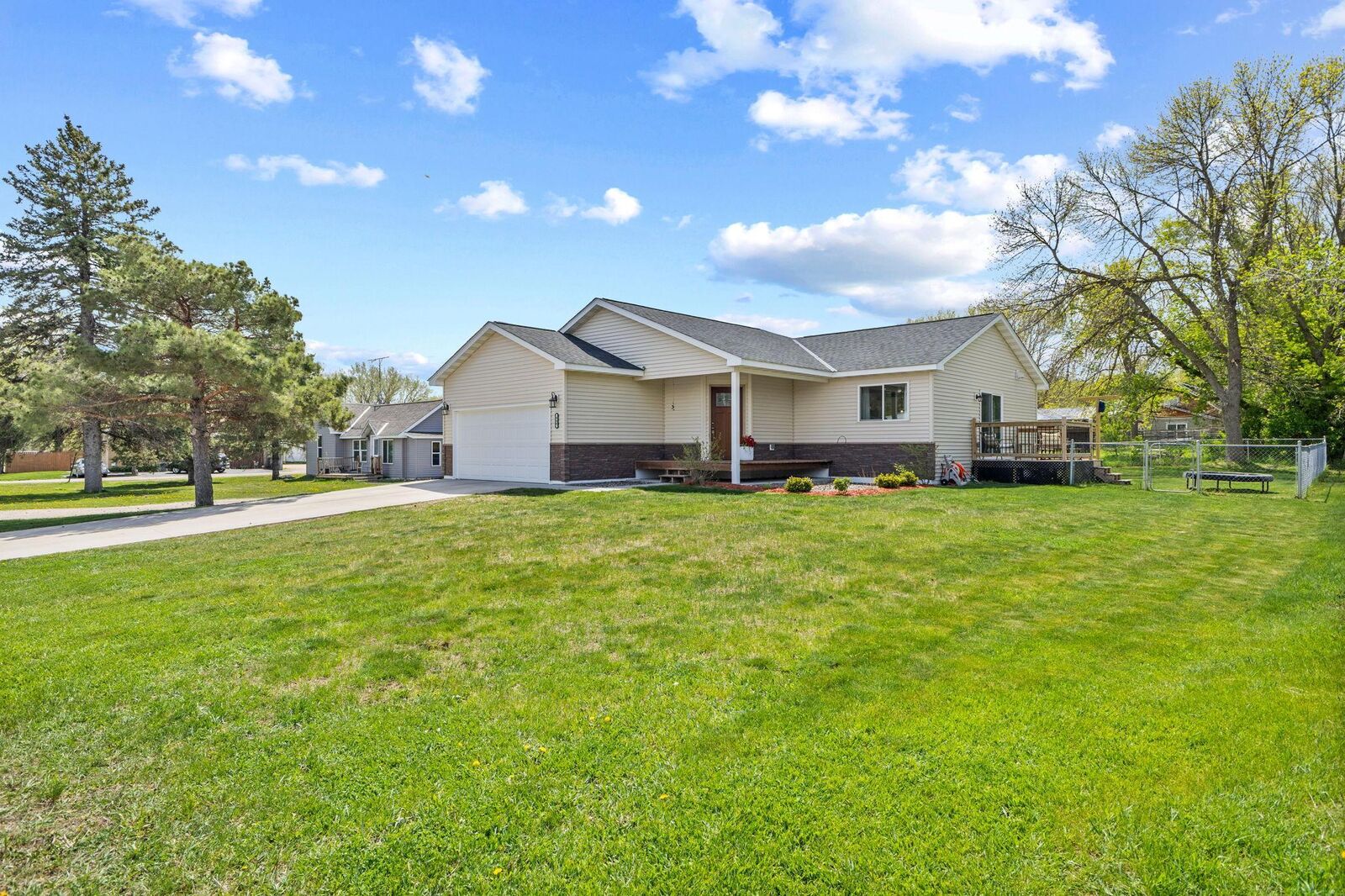 Property Photo:  640 3rd Street SE  MN 55321 