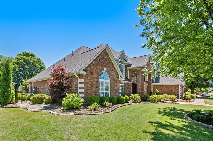 Property Photo: 3 S Sherwood Drive AR 72758