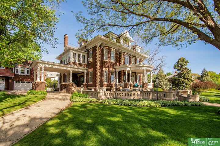 Property Photo:  520 N 38 Street  NE 68131 