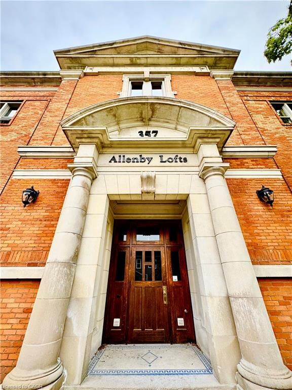 Property Photo:  357 Hunter Street W 32  ON L8P 1S6 