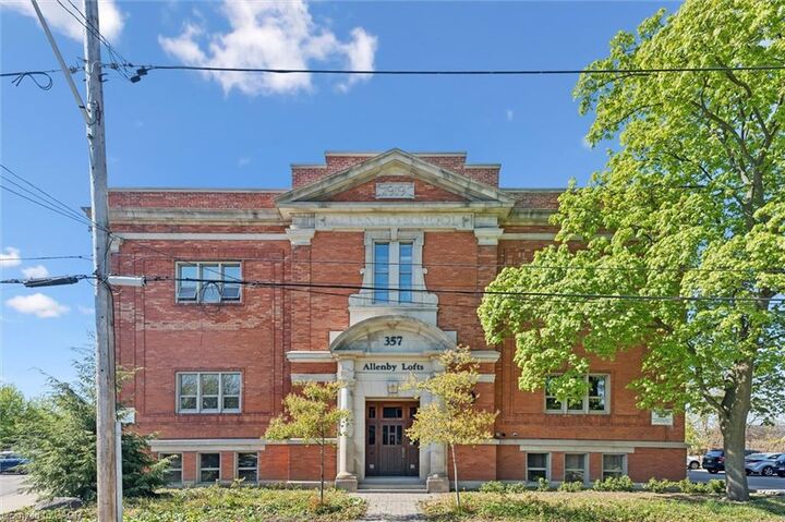 Property Photo:  357 Hunter Street W 36  ON L8P 1S6 