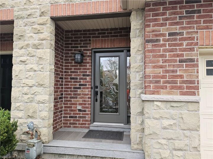 Property Photo:  10 Brooking Court  ON L9G 0A6 