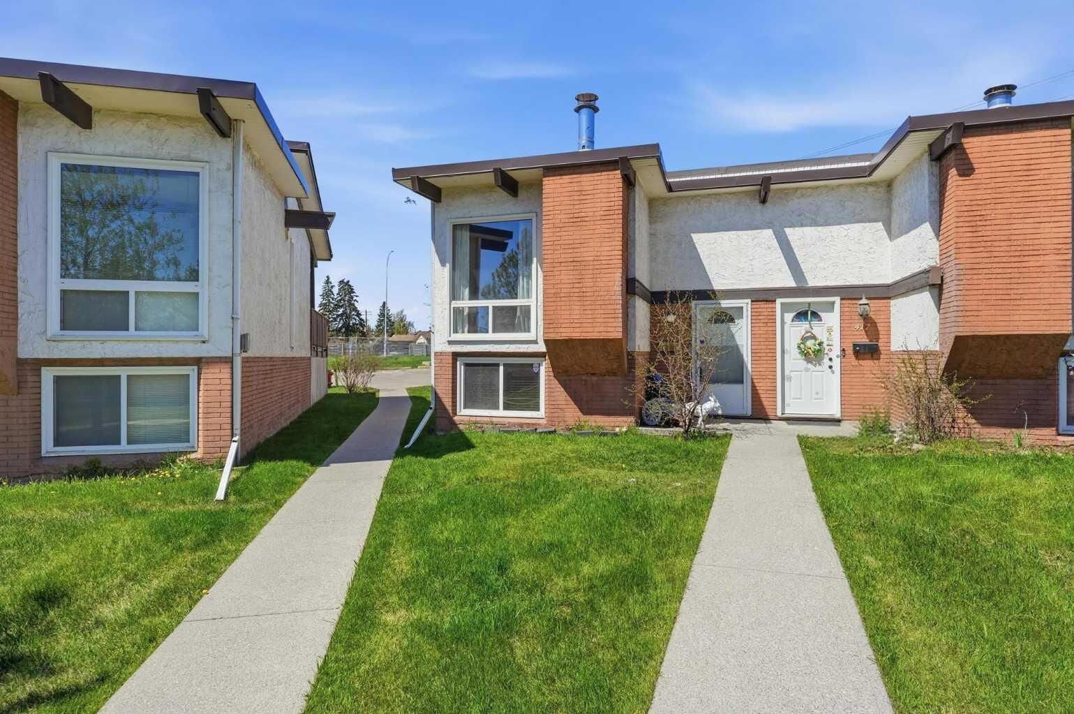 Property Photo: 416 Pinemont Gate NE AB T1Y 2R6
