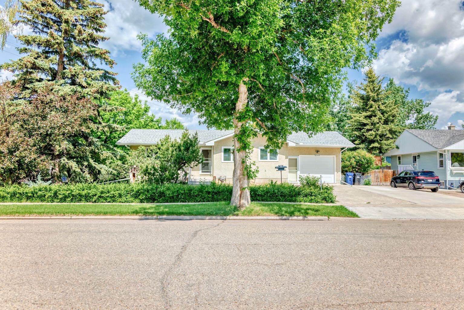 Property Photo:  2516 20 Street  AB T0L 1R0 