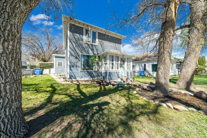 Photo de la propriété:  824 4 Street SE  AB T1A 0L4 