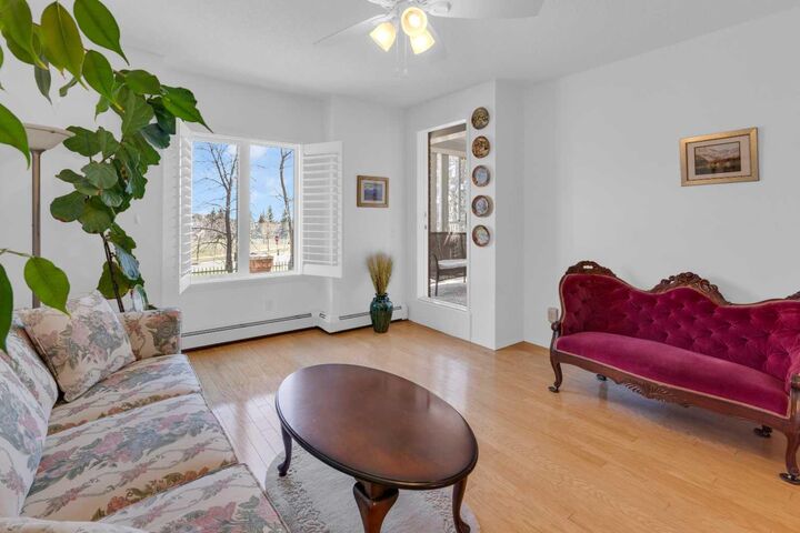 Property Photo:  3115 Sienna Park Green SW 3115  AB T3H 3N7 