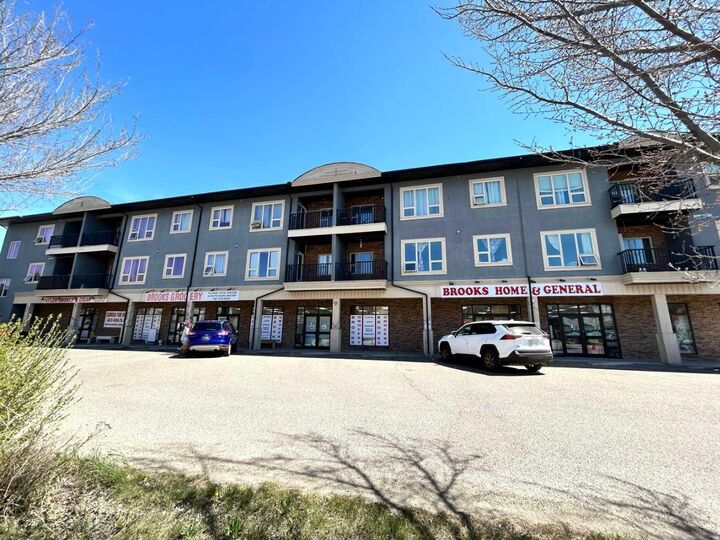 Property Photo:  330 2 Street W 24  AB T1R 0E9 