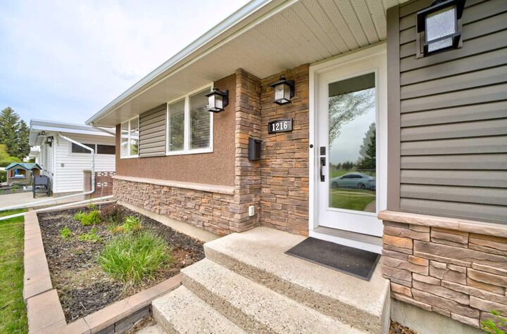 Property Photo:  1216 Henderson Lake Boulevard S  AB T1K 3B7 