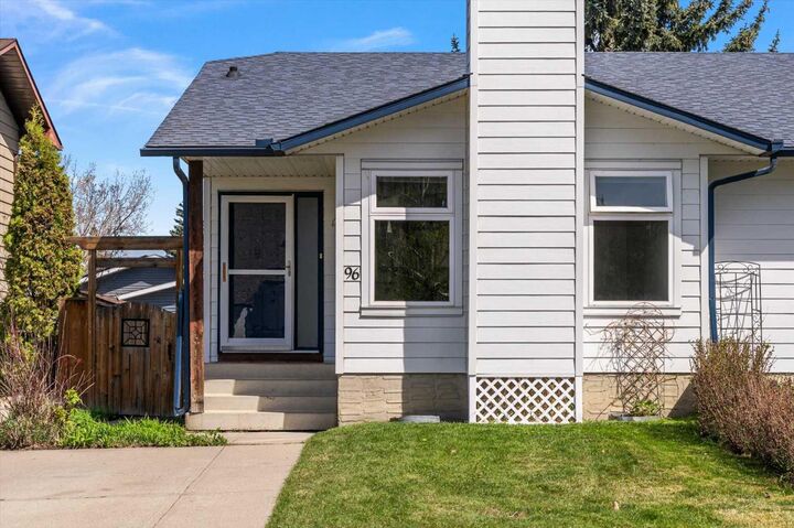 Property Photo:  96 Jensen Crescent NE  AB T4B 1N8 
