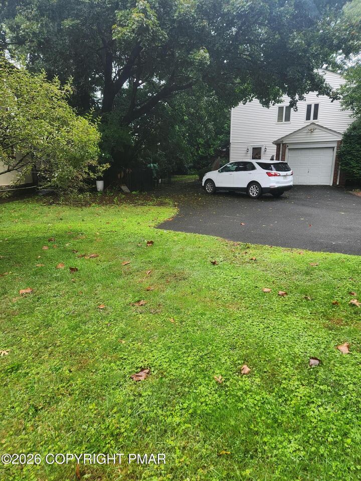 Property Photo:  8200 Cadwalader Avenue  PA 19027 