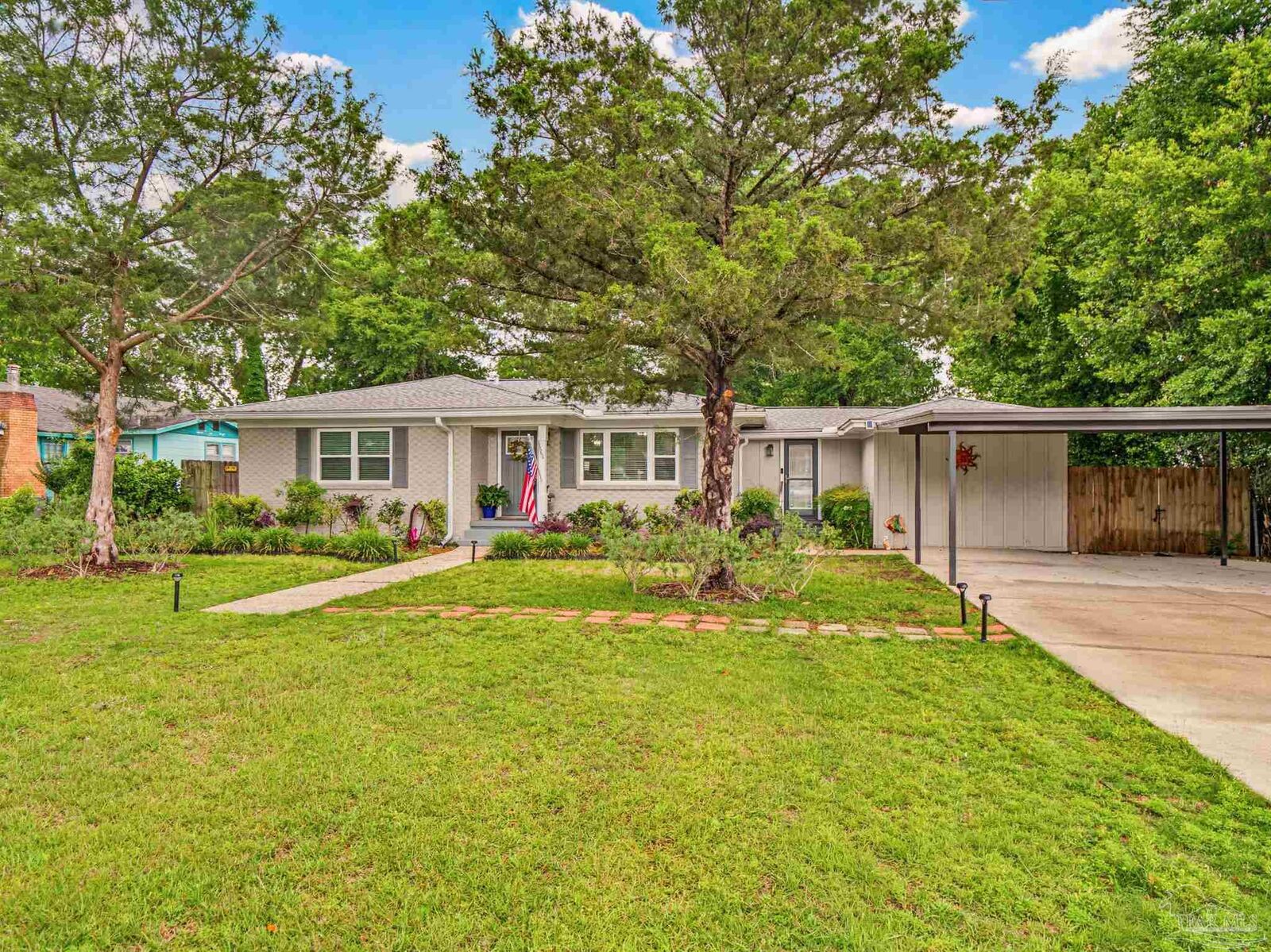 Property Photo:  1660 E Cross St  FL 32503 