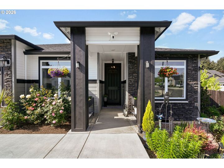 Property Photo:  6318 NE 126th St  WA 98686 