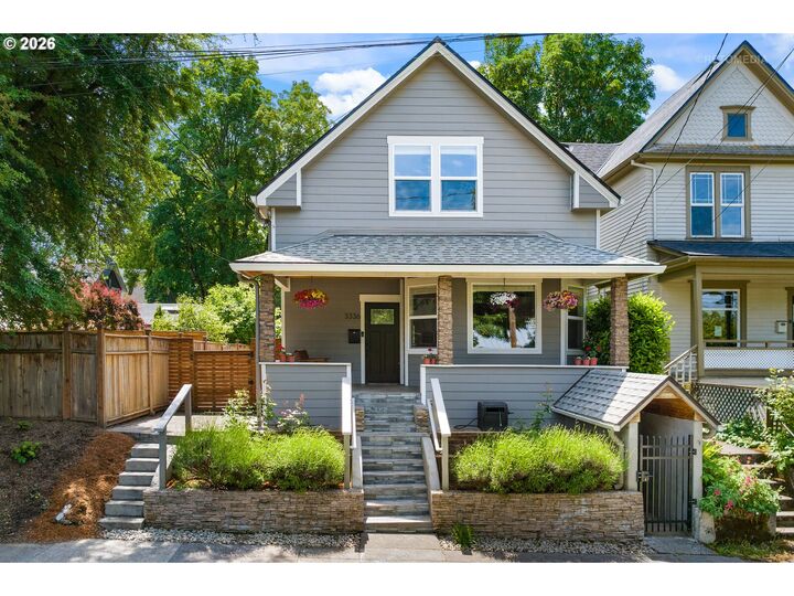 Property Photo:  3336 SE Washington St  OR 97214 