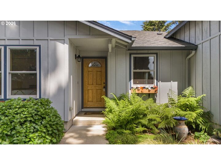 Property Photo:  325 Bushnell Ln  OR 97404 