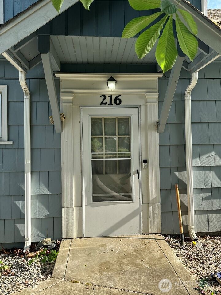 Property Photo:  216  127th Street E  WA 98445 