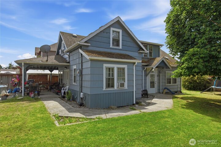 Property Photo:  216  127th Street E  WA 98445 