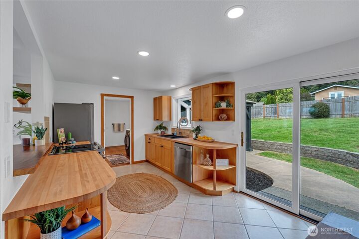 Property Photo:  18610  10th Ave NE  WA 98370 