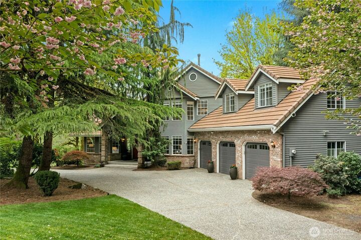 Property Photo: 14124 229th Drive SE WA 98027