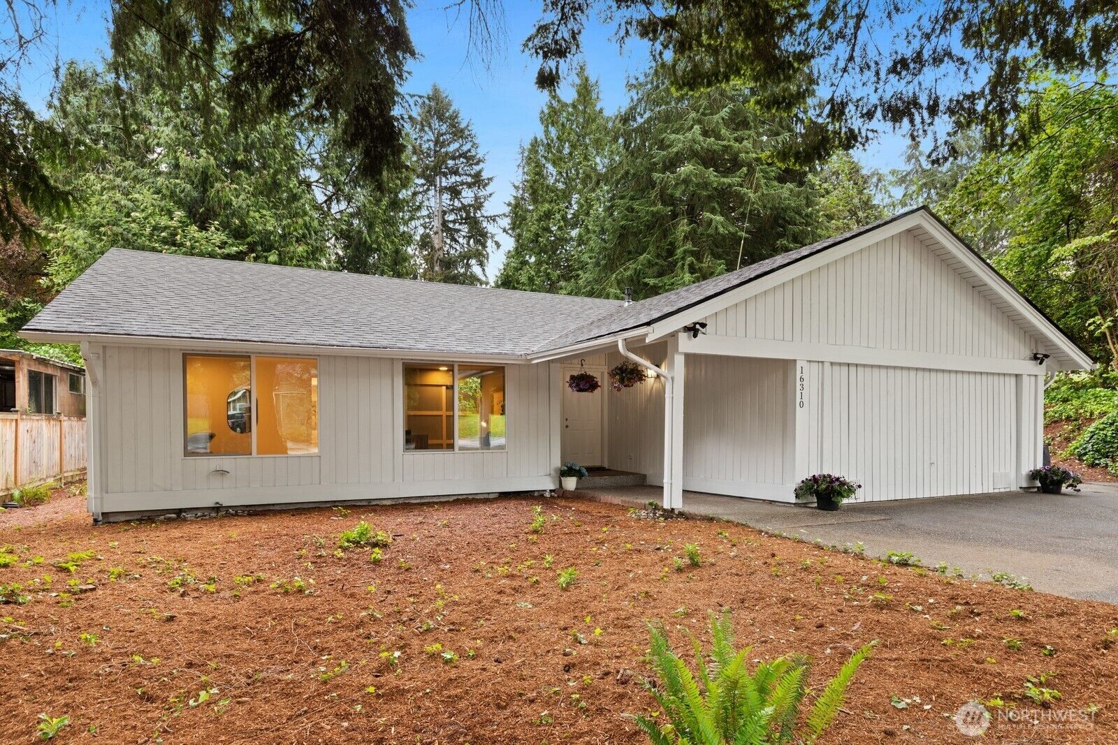 Property Photo: 16310 Fremont Place N WA 98133