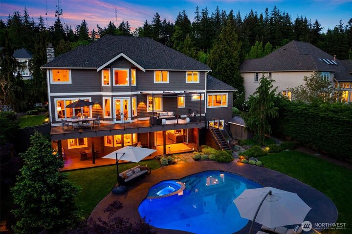 Property Photo:  6599  170th Place SE  WA 98006 