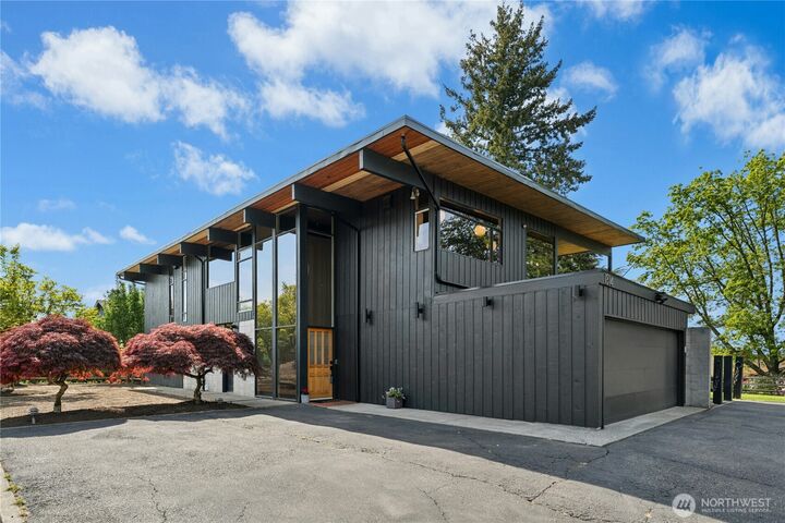 Property Photo:  1814  Starling Street  WA 98388 