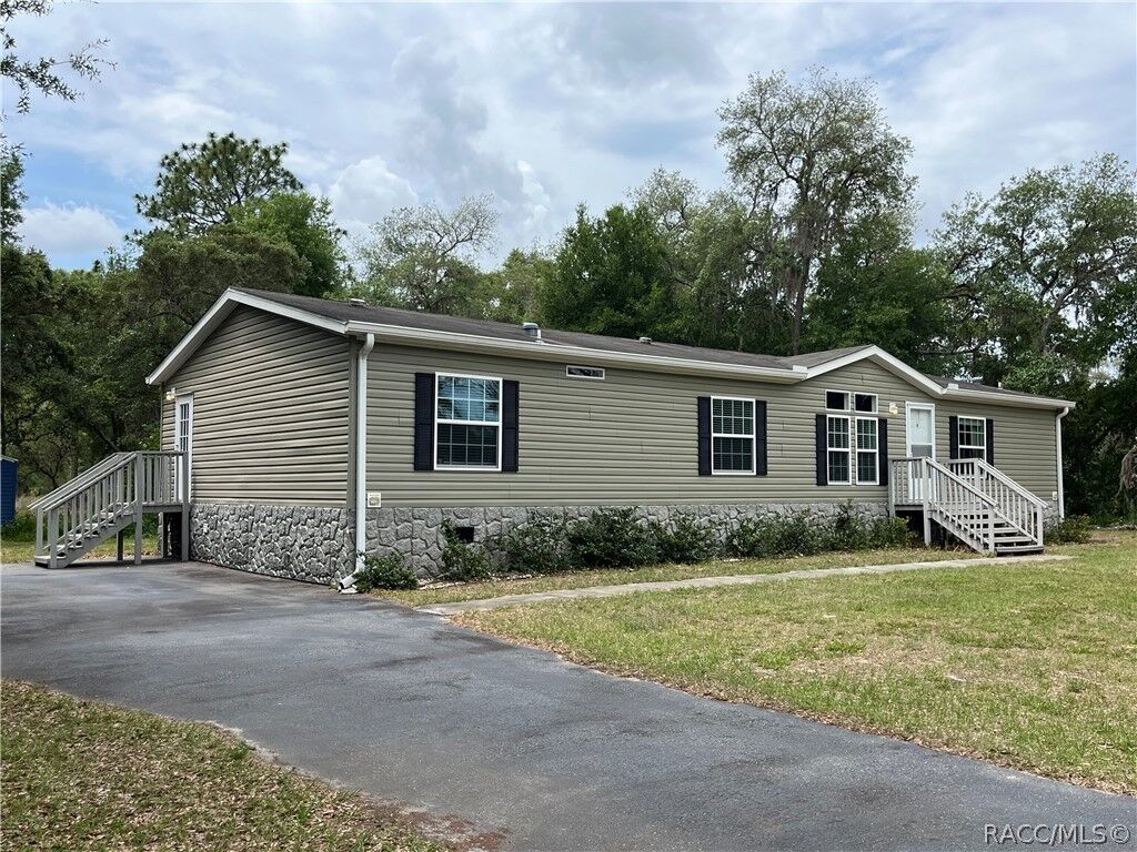 Property Photo:  1570 E Sheridan Lane  FL 34442 