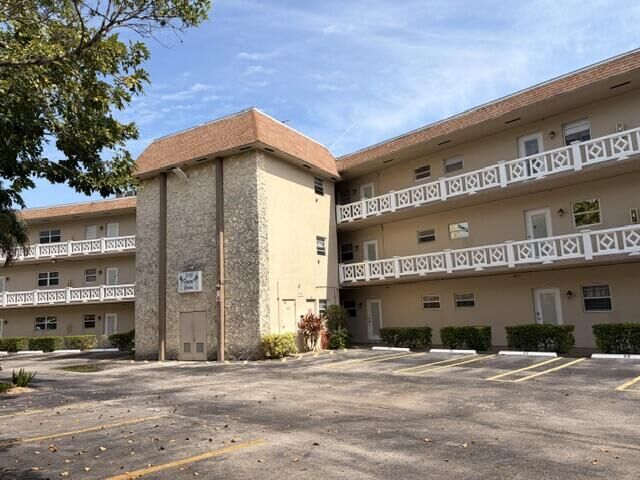 Property Photo:  5103 NW 35th Street 401  FL 33319 